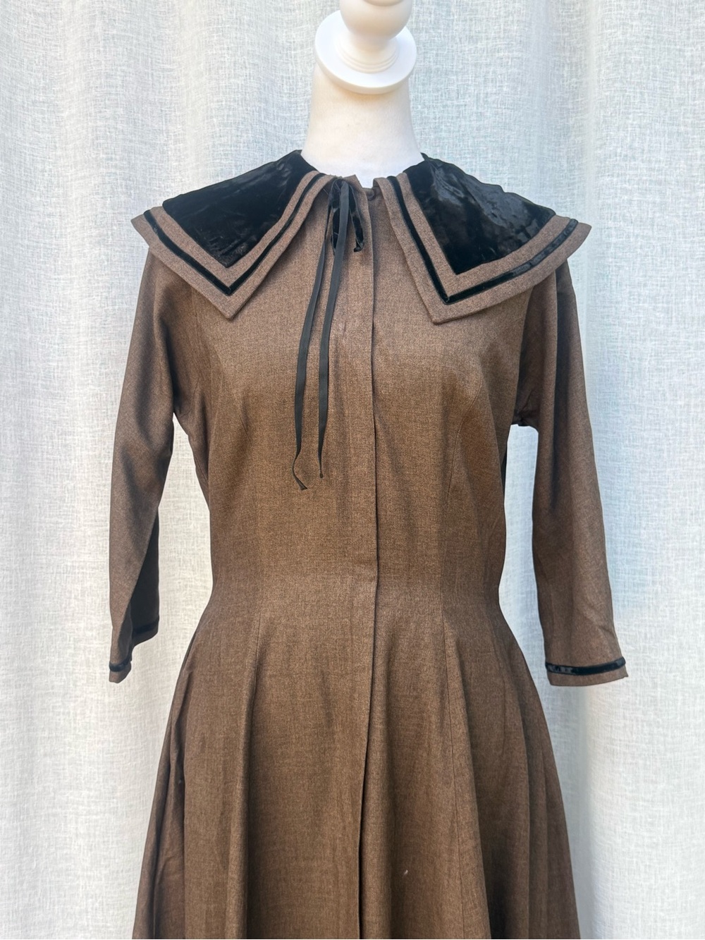 1950 Re Go fashion Brown with black velvet neckline a line dress - Picture 6 of 13